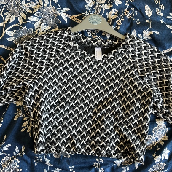 American Apparel black & white chevron midi skirt and long sleeve crop top set - Picture 3 of 4